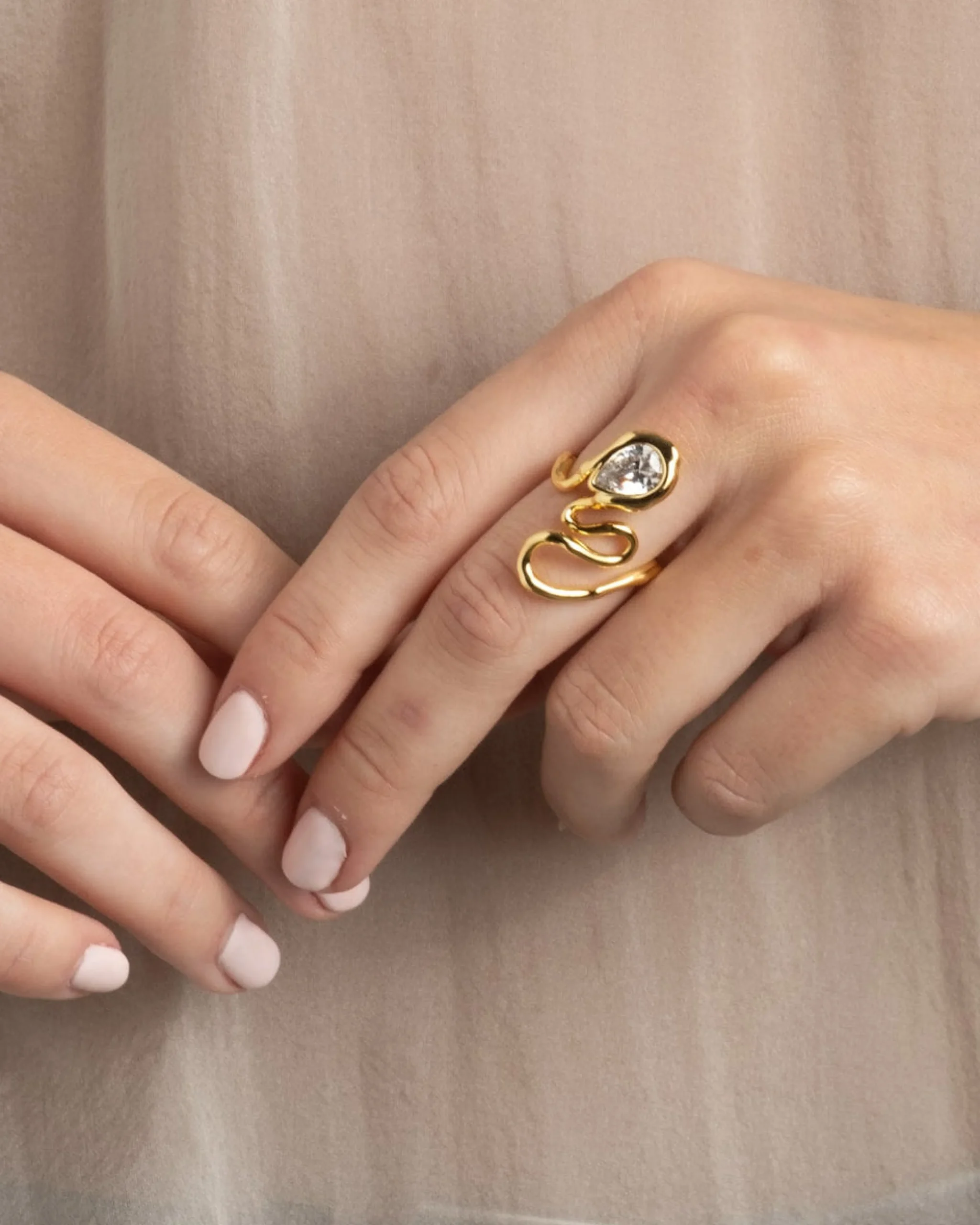 Asterales Floating Vine Ring